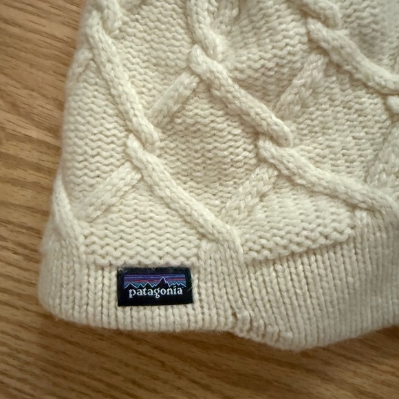 Women’s Patagonia ski hat - Picture 2 of 8